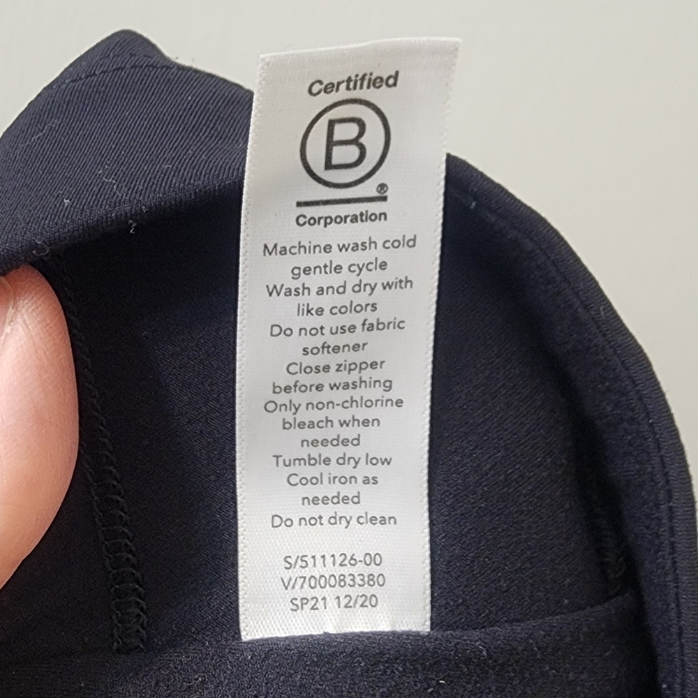Athleta Black Leggings with Zipper Pockets - Picture 9 of 10